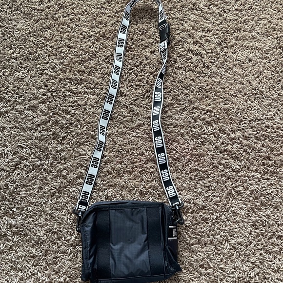 UGG SHOULDER BAG - Picture 2 of 4